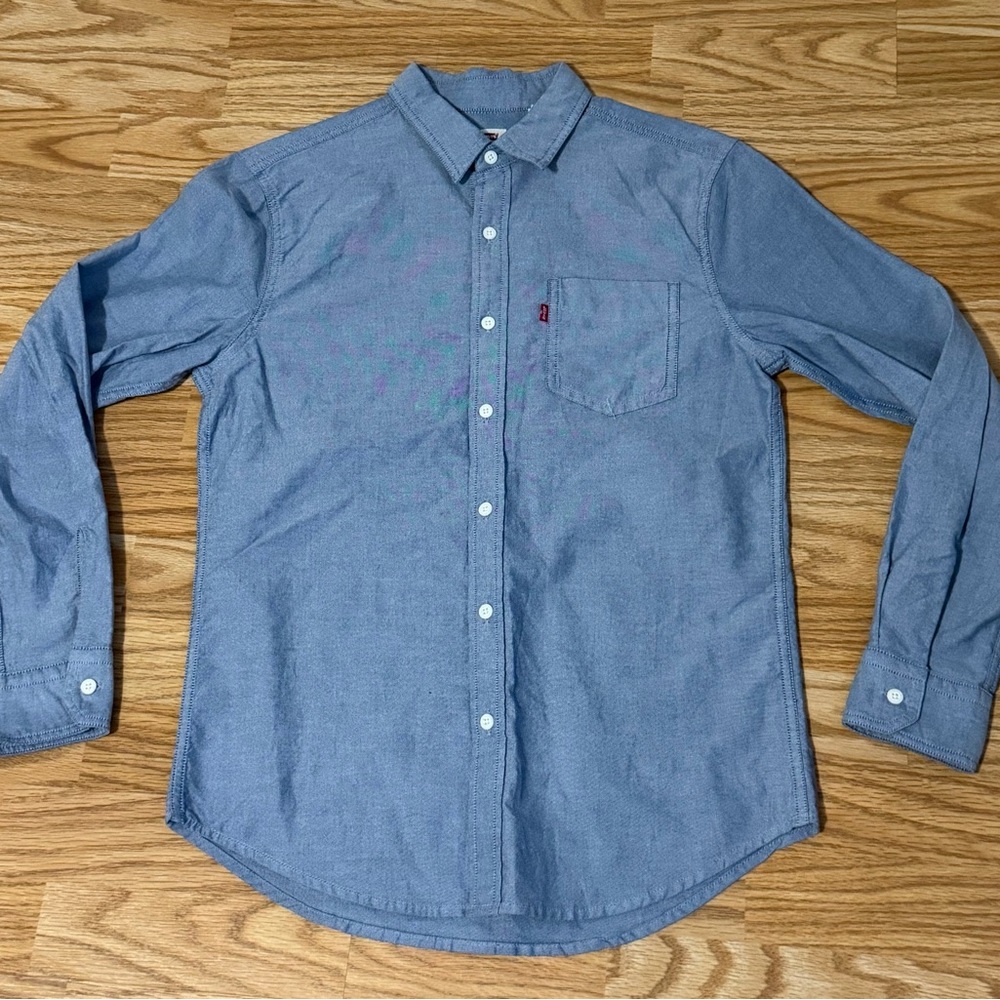 ⸻

Levi’s Button-Down Shirt - Picture 8 of 15